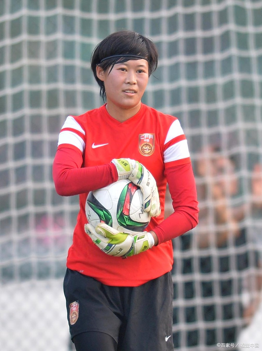 jiuyou.com-广州队训练开放日；关键时刻造点机会引欢呼；英超在即；团队化学反应显著(关键时刻论坛)