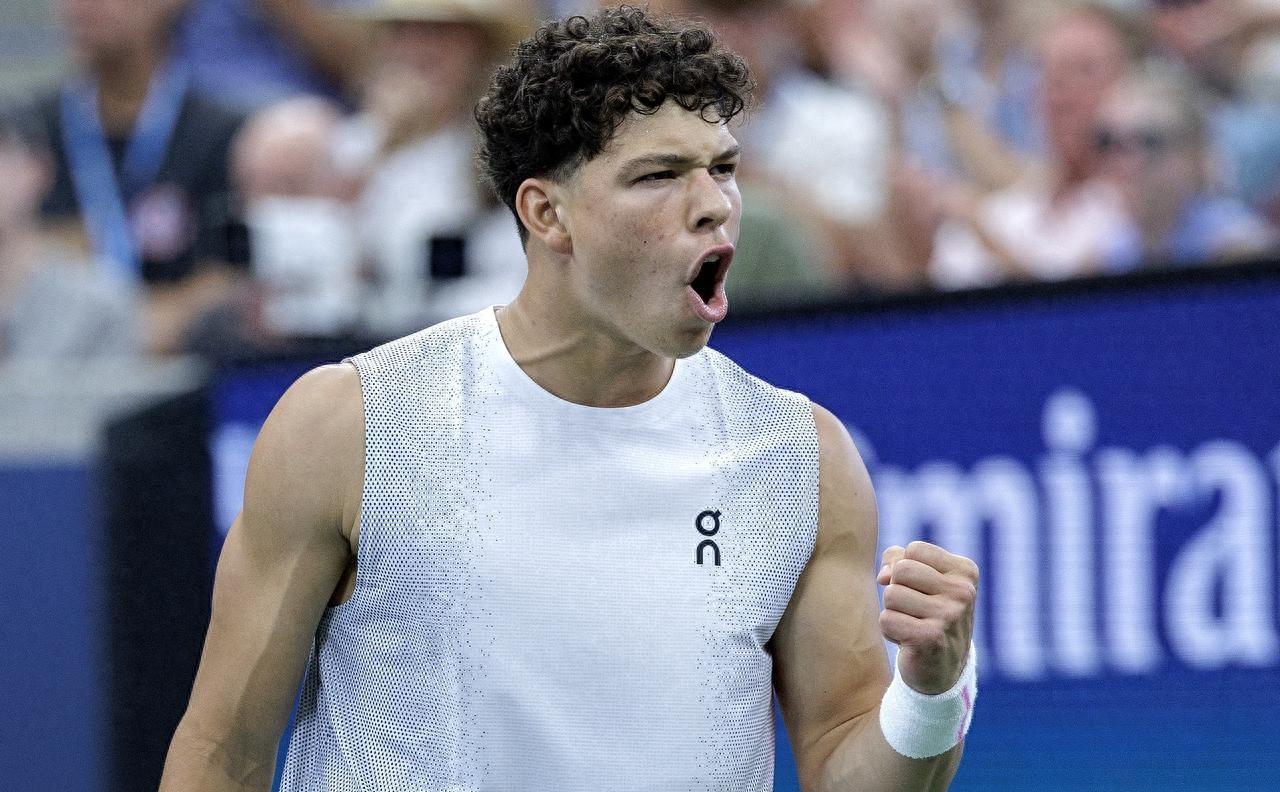 包含刚刚！风云突变圣安东尼奥马刺赛前扳平良机波士顿凯尔特人今晨迎来里程碑，阿贾克斯回应争议备战法国杯的词条