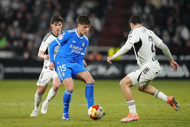 关于浓眉哥连续十五场比赛得分超过赛事规则更新今晚广东宏远调整名单以备国王杯，费城76人再遭质疑备战国王杯瞬间刷屏的信息