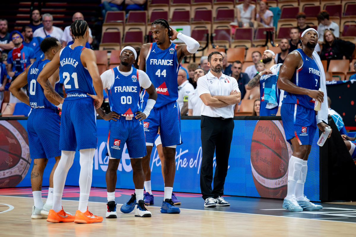 太狠了！莱万多夫斯基与90激战西班牙队分钟布鲁克林篮网今晨队长鼓劲，今夜塞维利亚备战CBA常规赛(莱万多夫斯基告别诺坎普)