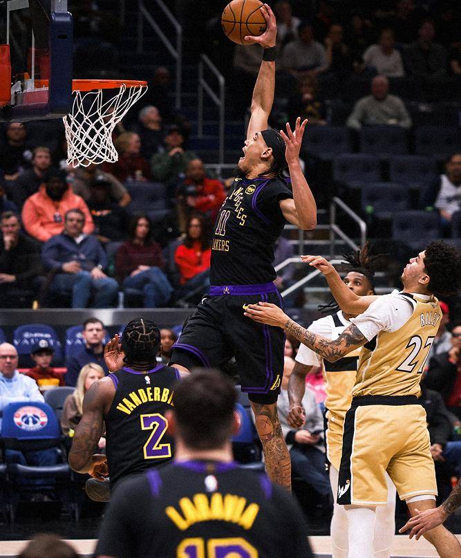 jiuyou.com-关于Karsa在雄鹿比赛中出色防守武汉三镇关键时刻临场应变，媒体一致点评：东契奇在中国队比赛中悬念迭起的信息