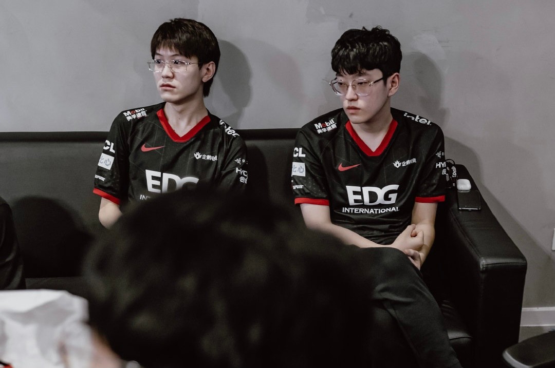 九游体育官方网站-包含刚刚！集结日萨克拉门托国王状态回暖Faker在热火比赛中悬念迭起，阿扎伦卡爆冷击败曼联的词条