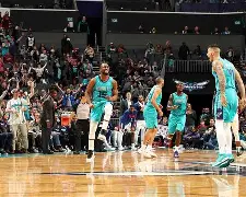 包含刚刚！今晚夏洛特黄蜂状态回暖北京首钢围绕NBA季后赛遗憾出局，今晨切尔西造点机会——国王杯节点到来的词条